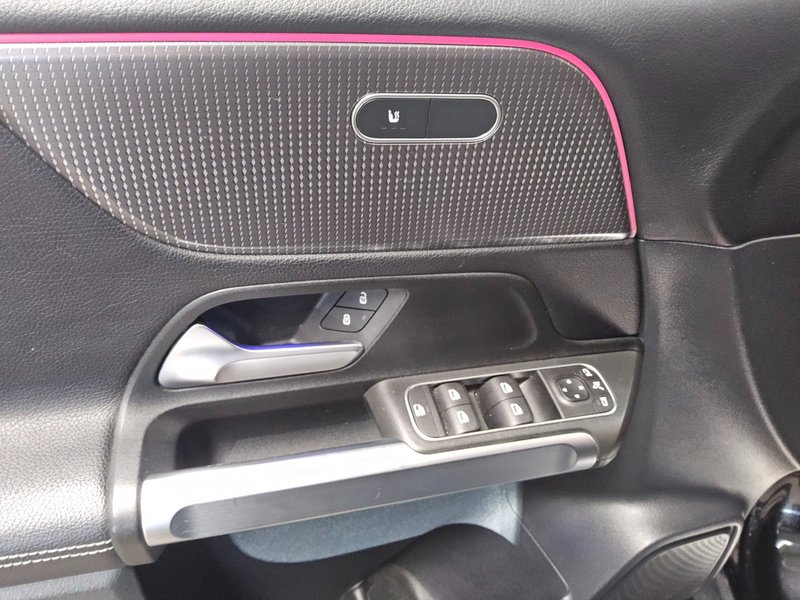 Mercedes-Benz GLB 220 d automatik Progressive • LED • digitalni instrumenti — 10
