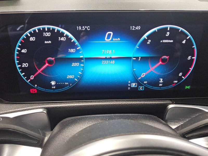 Mercedes-Benz GLB 220 d automatik Progressive • LED • digitalni instrumenti — 8