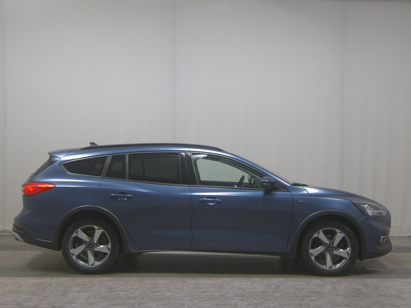 Ford Focus Turnier 2.0 EcoBlue Active • AHK • el. peta vrata