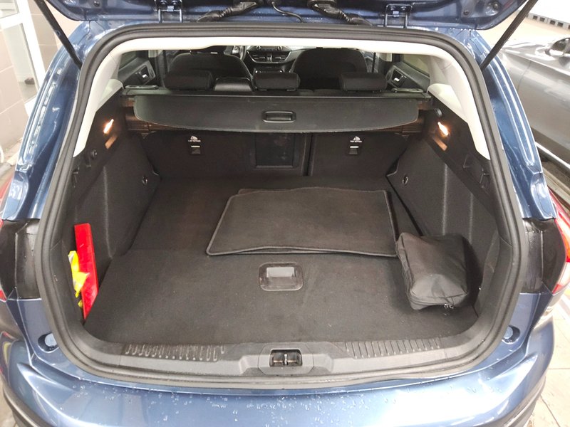 Ford Focus Turnier 2.0 EcoBlue Active • AHK • el. peta vrata — 11
