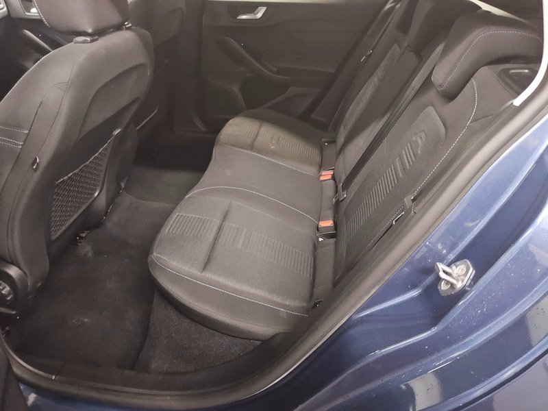 Ford Focus Turnier 2.0 EcoBlue Active • AHK • el. peta vrata — 13