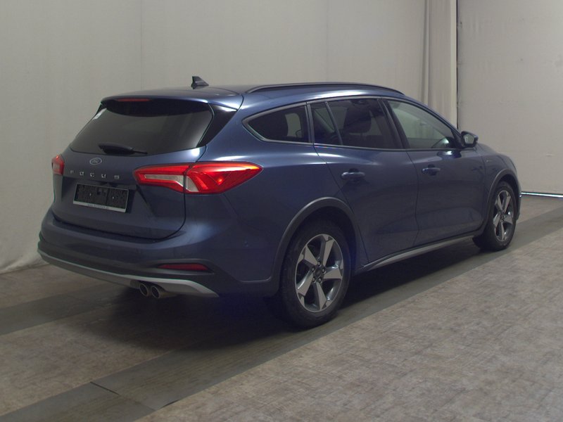 Ford Focus Turnier 2.0 EcoBlue Active • AHK • el. peta vrata — 4