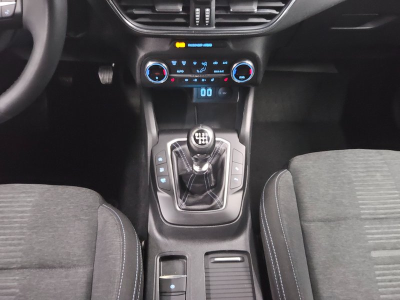 Ford Focus Turnier 2.0 EcoBlue Active • AHK • el. peta vrata — 6