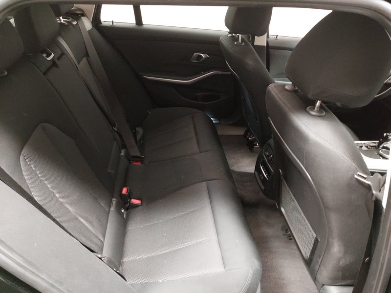 BMW 320d Touring xDrive automatik Advantage • LED • AHK — 12