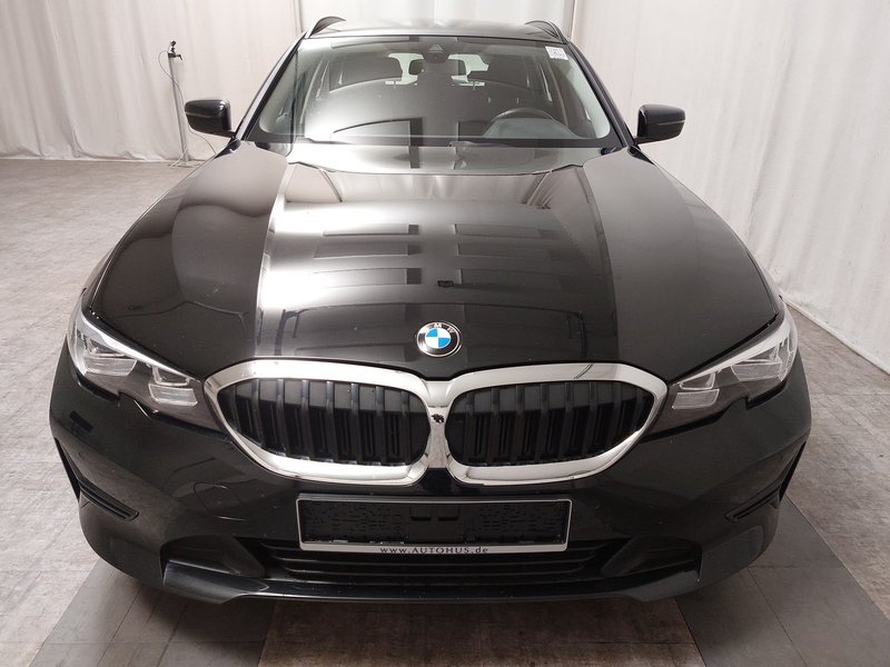 BMW 320d Touring xDrive automatik Advantage • LED • AHK — 9