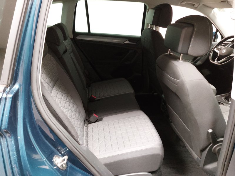 Volkswagen Tiguan 2.0 TDI Life automatik • ACC • bežično punjenje — 12