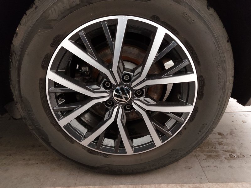 Volkswagen Tiguan 2.0 TDI Life automatik • ACC • bežično punjenje — 8
