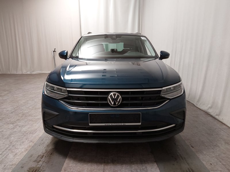 Volkswagen Tiguan 2.0 TDI Life automatik • ACC • bežično punjenje — 9