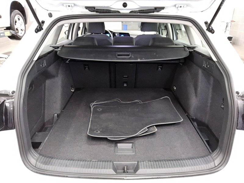 Volkswagen Golf 8 Variant 2.0 TDI automatik Life • ACC • koža — 12