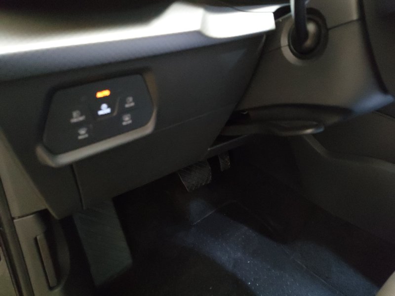 SEAT Leon 2.0 TDI automatik Style • Full LED • digitalni instrumenti — 7