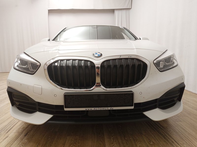 BMW 118i automatik Advantage • Full LED • digitalni instrumenti — 10