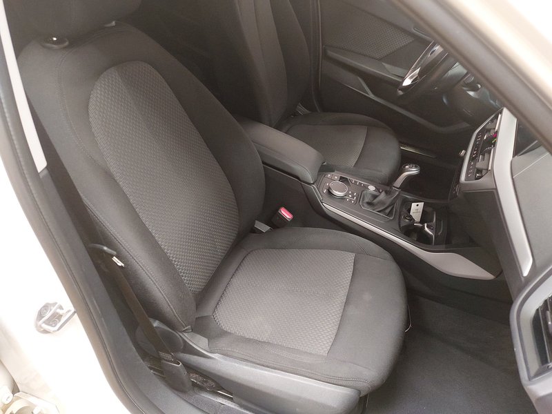 BMW 118i automatik Advantage • Full LED • digitalni instrumenti — 12