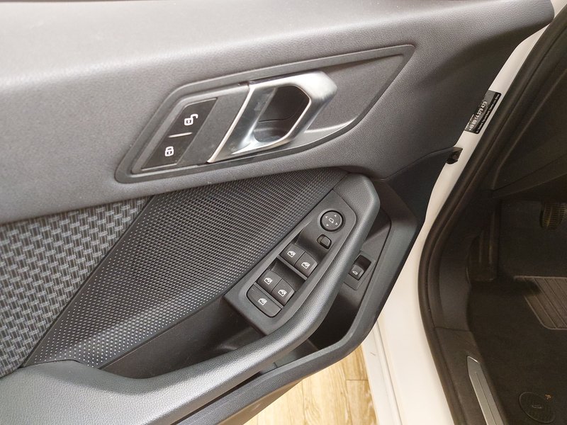 BMW 118i automatik Advantage • Full LED • digitalni instrumenti — 5