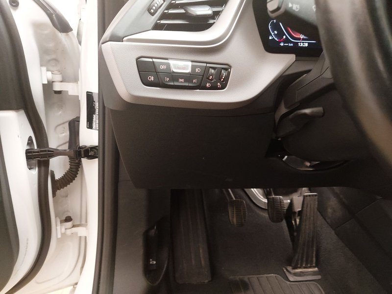 BMW 118i automatik Advantage • Full LED • digitalni instrumenti — 7