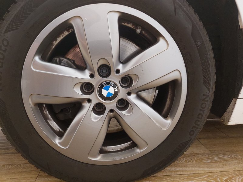 BMW 118i automatik Advantage • Full LED • digitalni instrumenti — 9