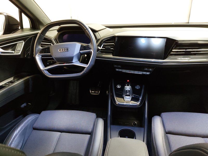 Audi Q4 e-tron 40 S line • ACC • LED — 13