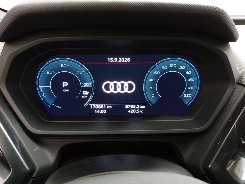 Audi Q4 e-tron 40 S line • ACC • LED — 17