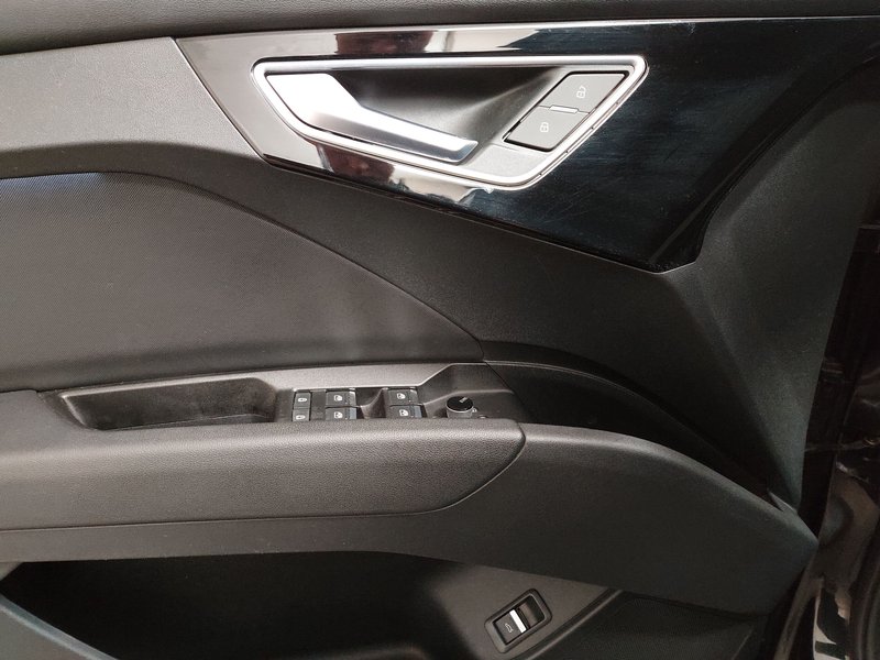 Audi Q4 e-tron 40 S line • ACC • LED — 5