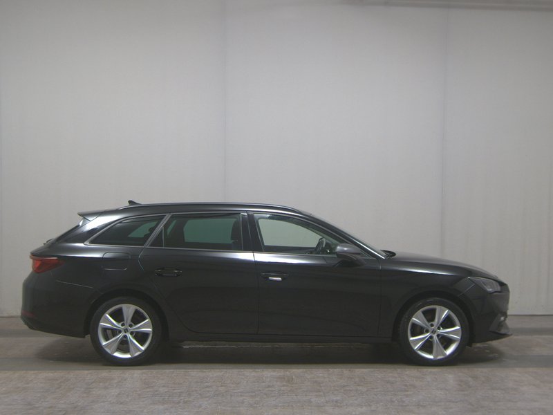 SEAT Leon Sportstourer 2.0 TDI automatik FR • Full LED • digitalni instrumenti