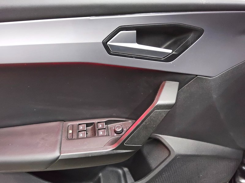 SEAT Leon Sportstourer 2.0 TDI automatik FR • Full LED • digitalni instrumenti — 10