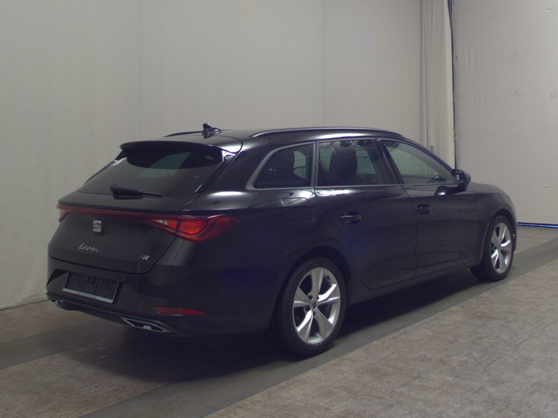 SEAT Leon Sportstourer 2.0 TDI automatik FR • Full LED • digitalni instrumenti — 4