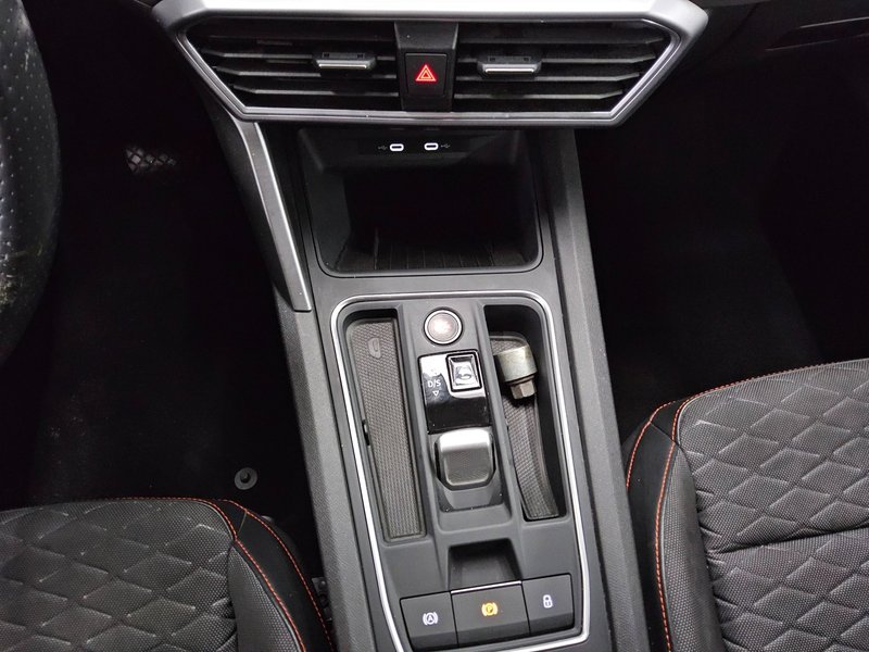 SEAT Leon Sportstourer 2.0 TDI automatik FR • Full LED • digitalni instrumenti — 6