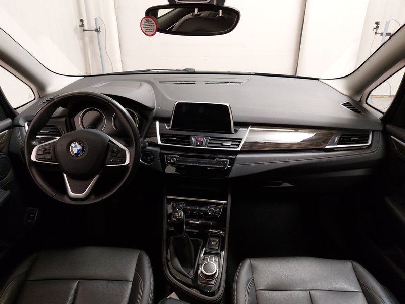 BMW 218d Luxury Line • električna peta vrata • LED — 16