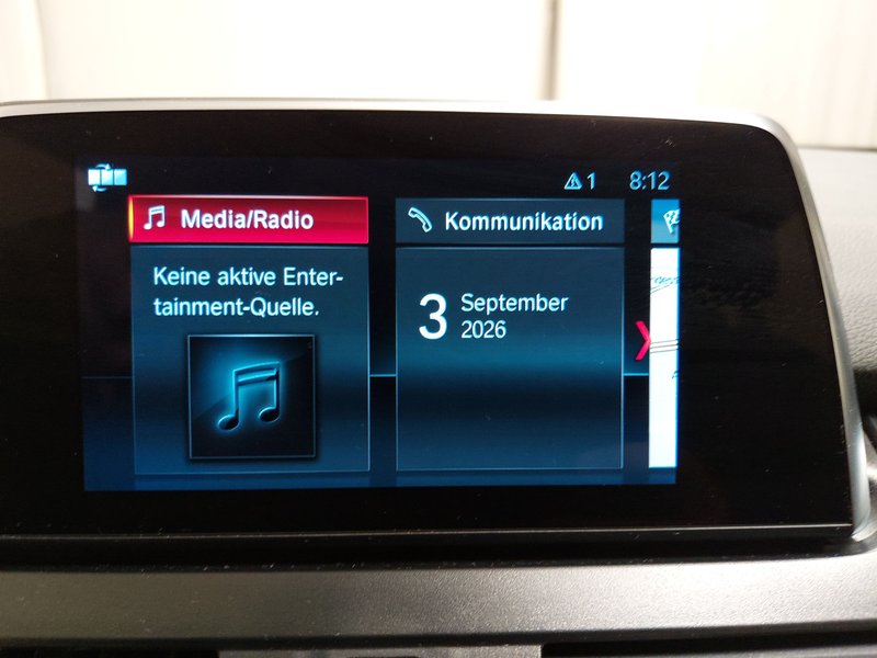 BMW 218d Luxury Line • električna peta vrata • LED — 18