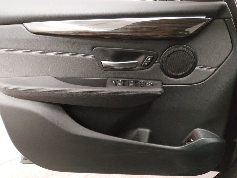 BMW 218d Luxury Line • električna peta vrata • LED — 5