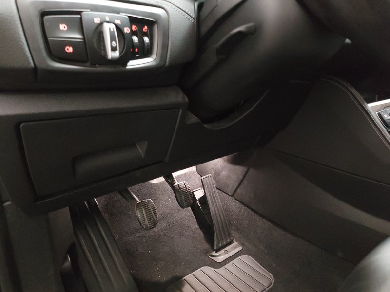 BMW 218d Luxury Line • električna peta vrata • LED — 7