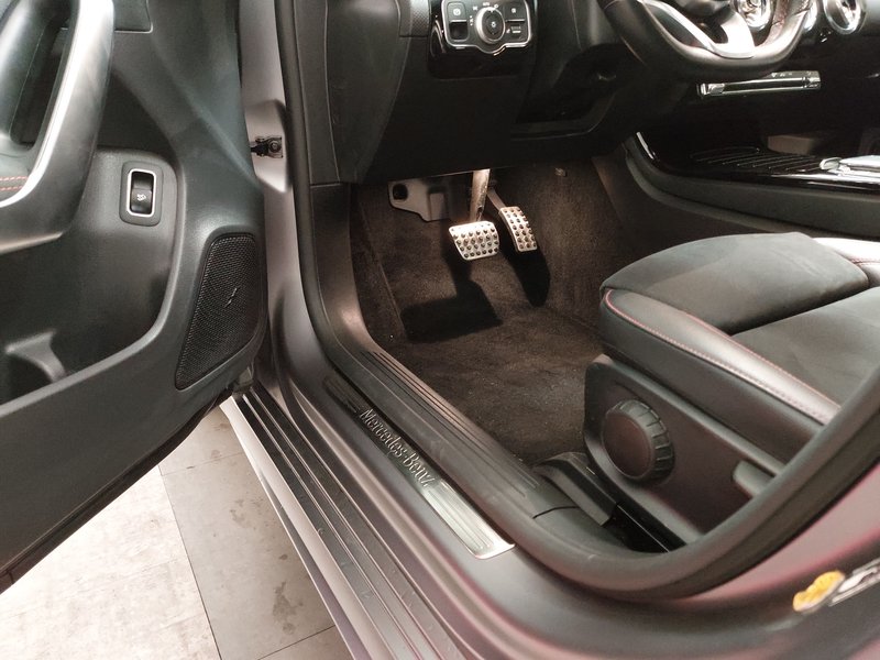 Mercedes-Benz A 250 AMG Line automatik • ACC • bežično punjenje — 7