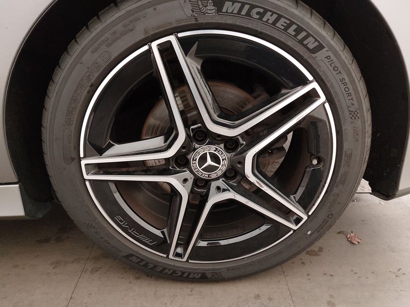 Mercedes-Benz A 250 AMG Line automatik • ACC • bežično punjenje — 8