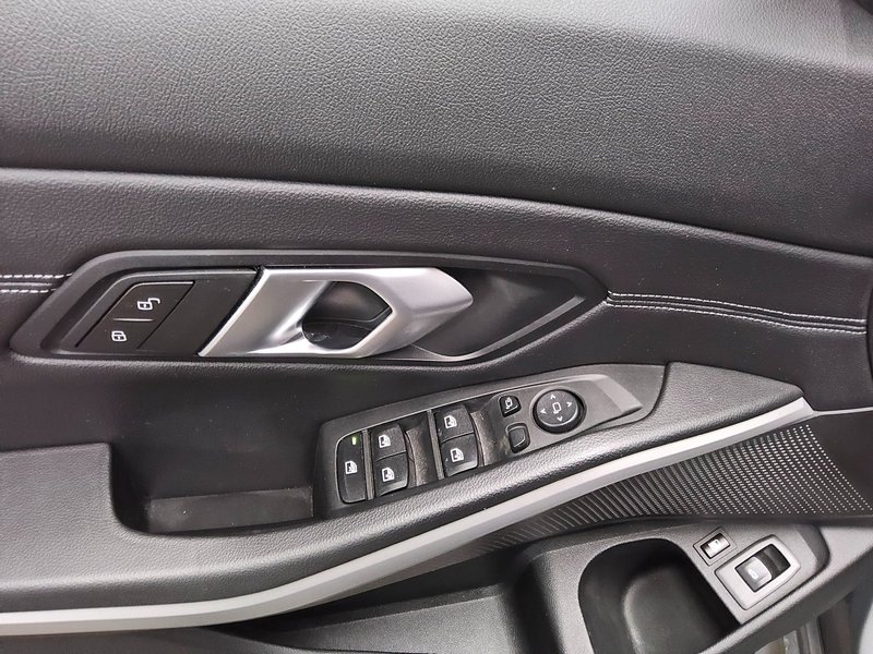 BMW 330e Touring automatik • Full LED • digitalni instrumenti — 10
