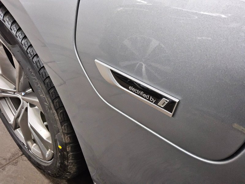BMW 330e Touring automatik • Full LED • digitalni instrumenti — 12
