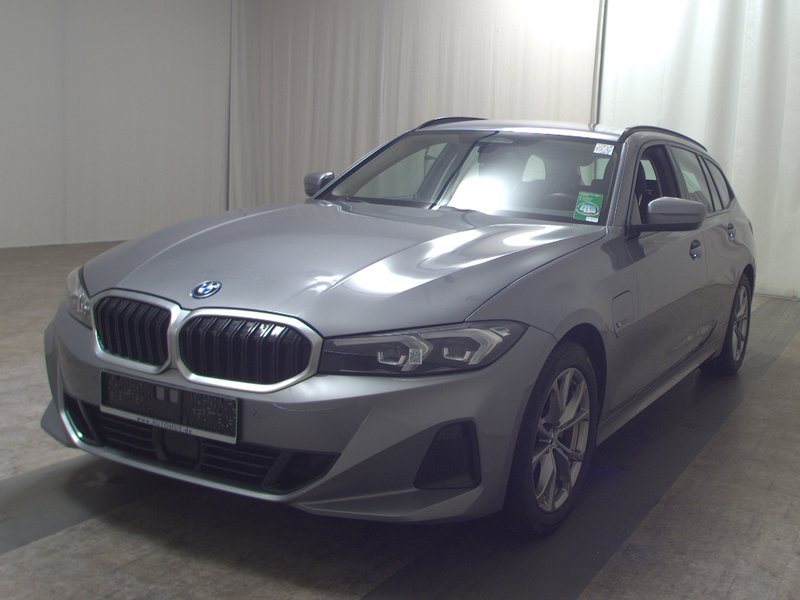BMW 330e Touring automatik • Full LED • digitalni instrumenti — 2