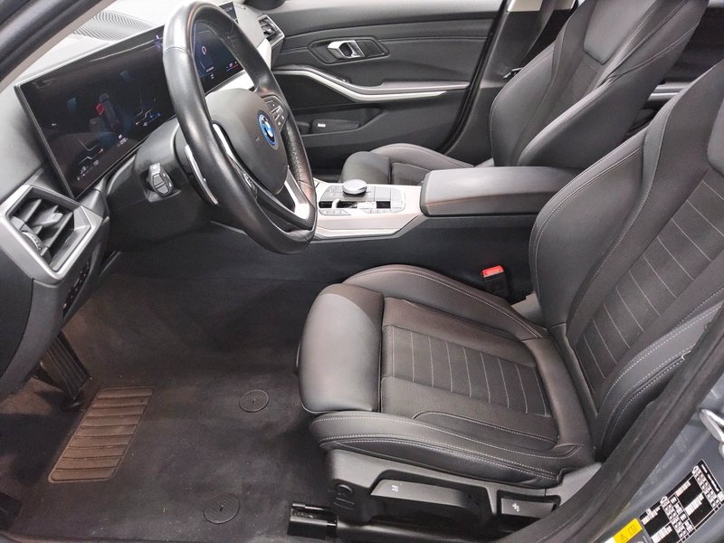 BMW 330e Touring automatik • Full LED • digitalni instrumenti — 9