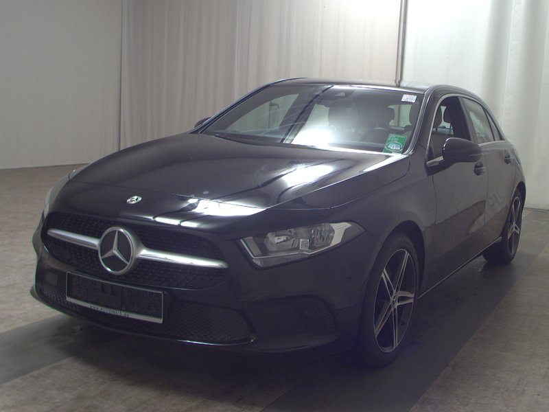 Mercedes-Benz A 220 d automatik Progressive • panorama • HUD — 2