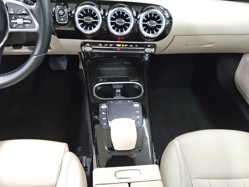 Mercedes-Benz A 220 d automatik Progressive • panorama • HUD — 6