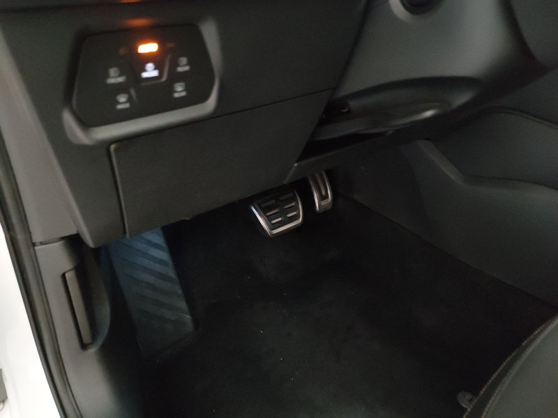 CUPRA Leon 1.4 e-Hybrid automatik • Full LED • digitalni instrumenti — 7