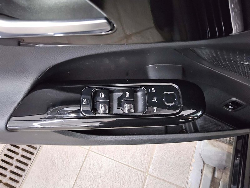 Mercedes-Benz C 180 automatik • Full LED • digitalni instrumenti — 10