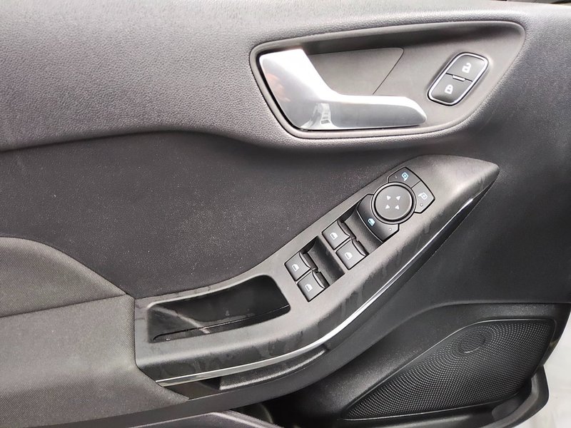 Ford Fiesta 1.1 Titanium • LED — 9