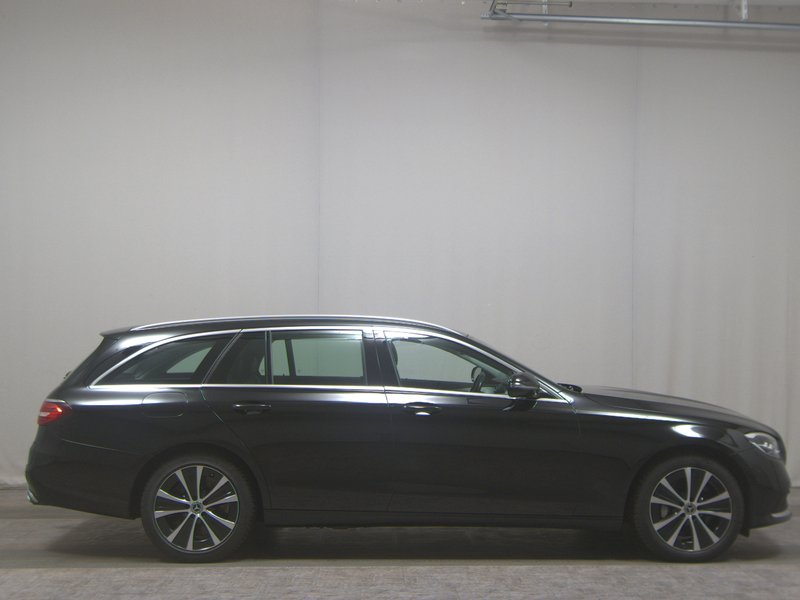 Mercedes-Benz E 300 de automatik Avantgarde • Full LED • AHK