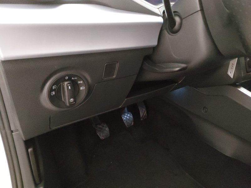 SEAT Ibiza 1.0 TSI FR-Line • Full LED • digitalni instrumenti — 7