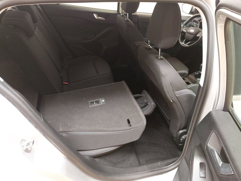 Ford Focus Turnier 1.5 EB Cool & Connect • LED • navigacija — 11