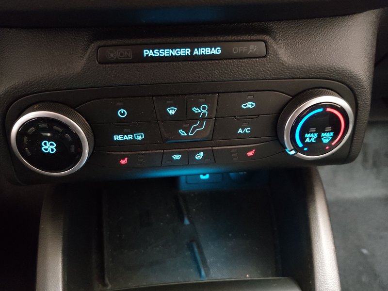 Ford Focus Turnier 1.5 EB Cool & Connect • LED • navigacija — 15