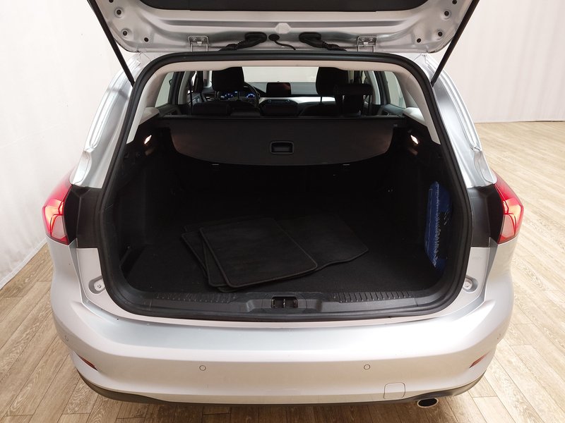 Ford Focus Turnier 1.5 EB Cool & Connect • LED • navigacija — 16