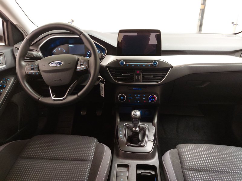 Ford Focus Turnier 1.5 EB Cool & Connect • LED • navigacija — 17