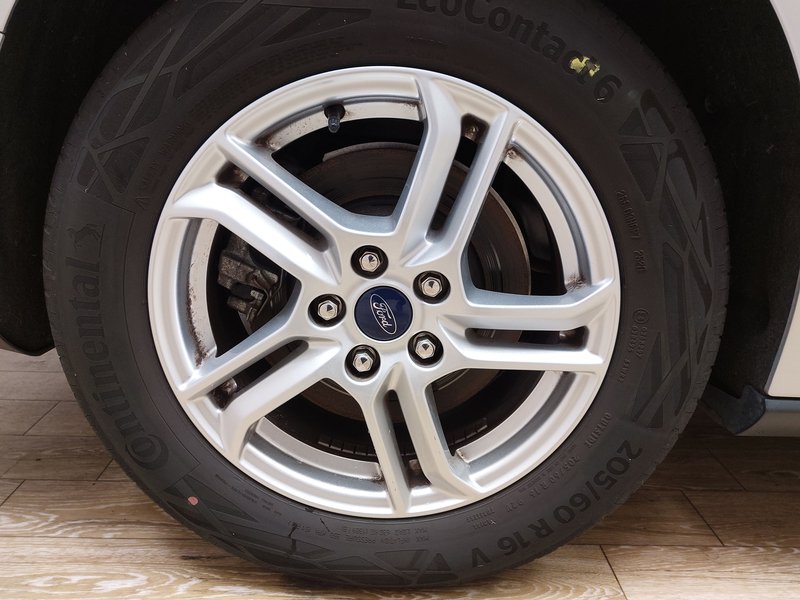 Ford Focus Turnier 1.5 EB Cool & Connect • LED • navigacija — 8