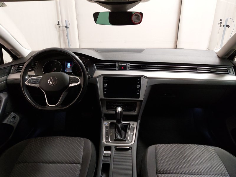 Volkswagen Passat Variant 2.0 TDI Business automatik • AHK • Full LED — 16