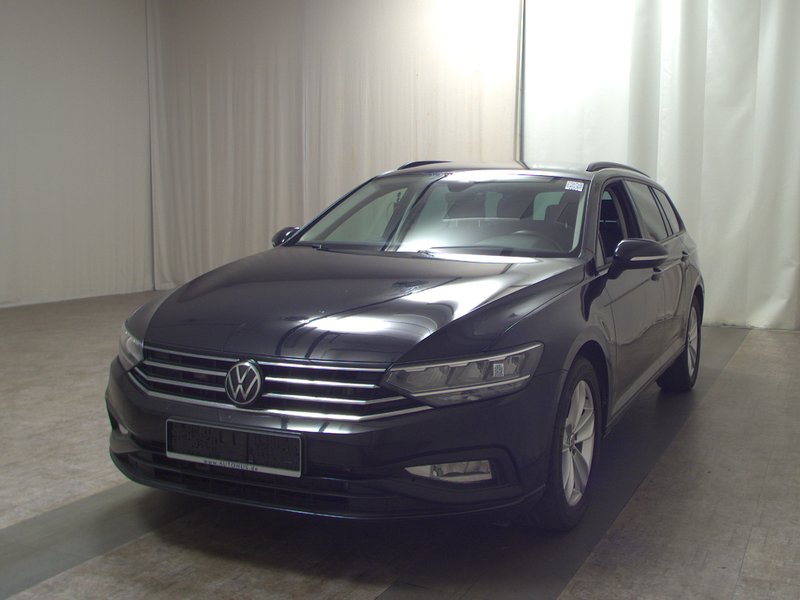 Volkswagen Passat Variant 2.0 TDI Business automatik • AHK • Full LED — 2